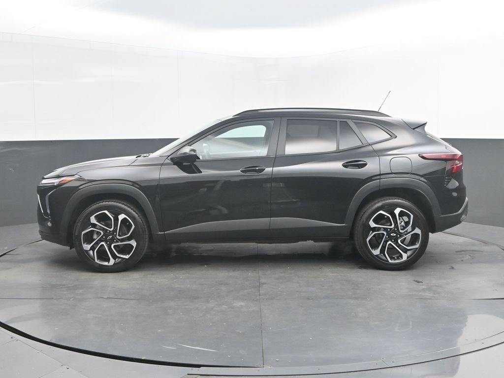 Used 2025 Chevrolet Trax RS w/ Driver Confidence Package FWD image 2