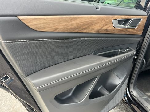 Used 2025 Volkswagen Atlas SE image 19