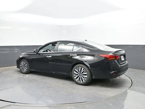 Used 2025 Nissan Altima 2.5 SV FWD image 8