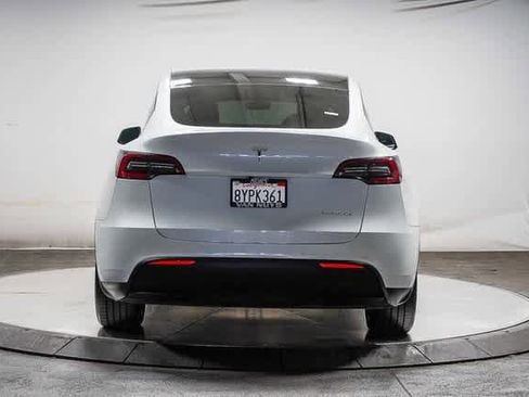 Used 2021 Tesla Model Y Long Range image 3