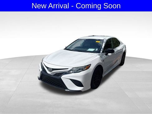 Used 2019 Toyota Camry SE FWD image 2