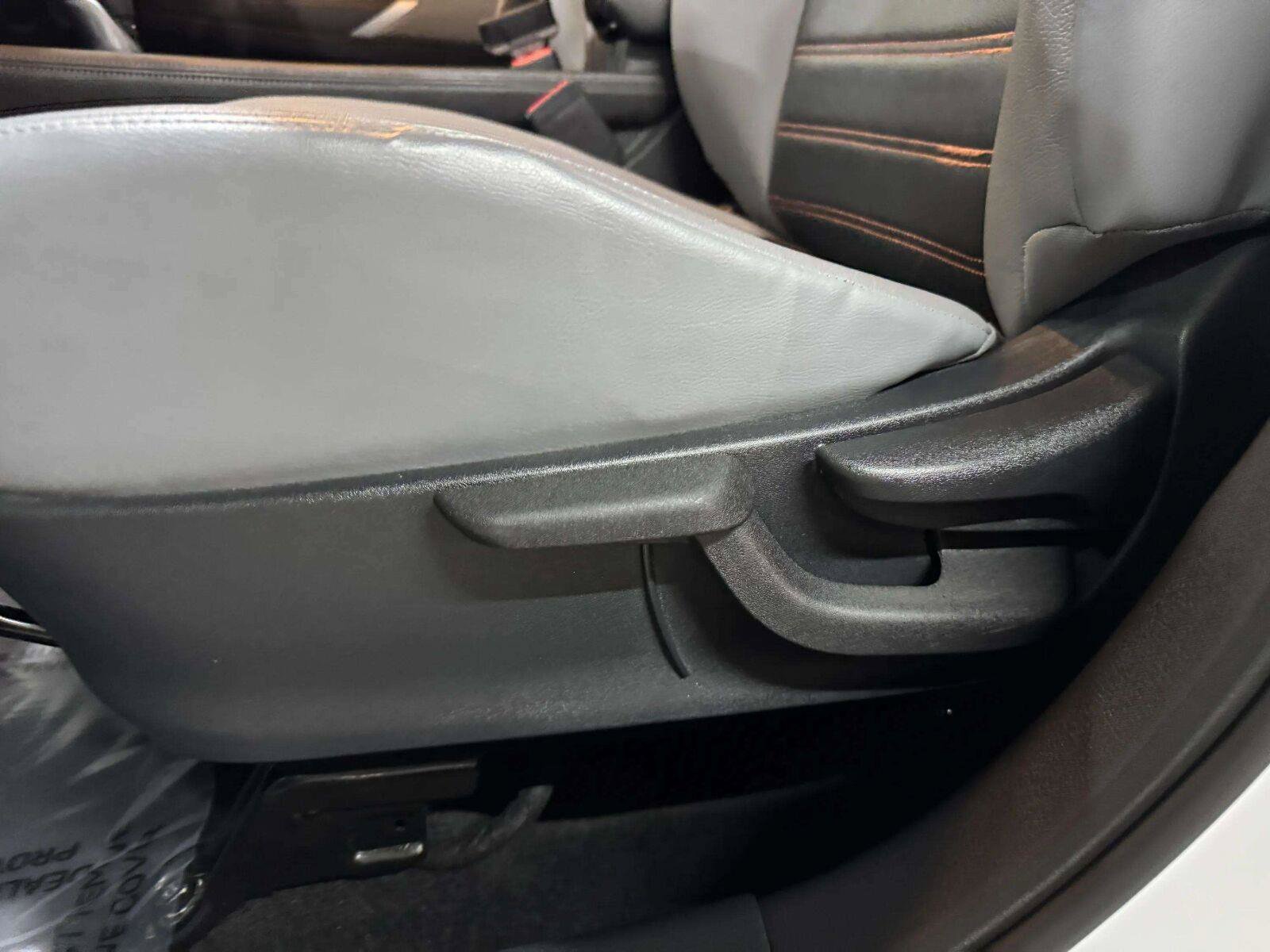 Used 2023 Nissan Kicks SR w/ SR Premium Package FWD image 25