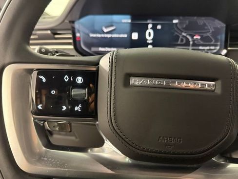 Certified 2025 Land Rover Range Rover SV image 18