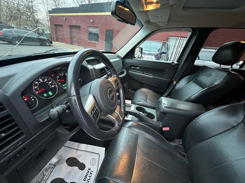Used 2012 Jeep Liberty Limited Jet w/ Comfort/Convenience Group image 18