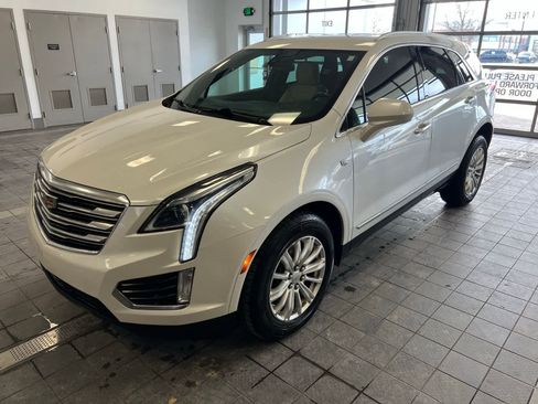 Used 2017 Cadillac XT5 FWD image 1
