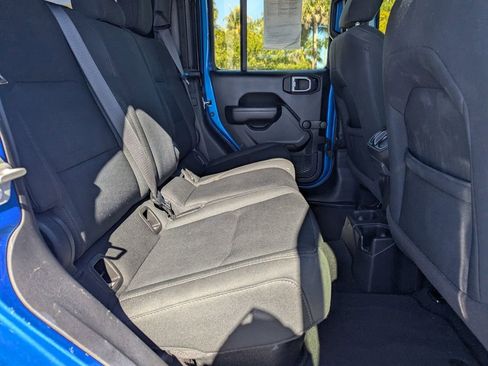 Used 2021 Jeep Gladiator Sport image 13