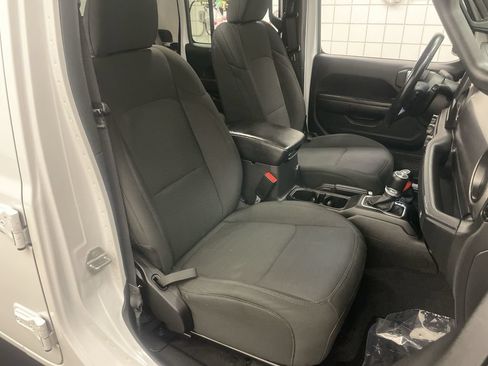 Used 2021 Jeep Gladiator Sport AWD/4WD image 20