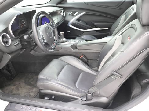 Used 2019 Chevrolet Camaro SS RWD image 7