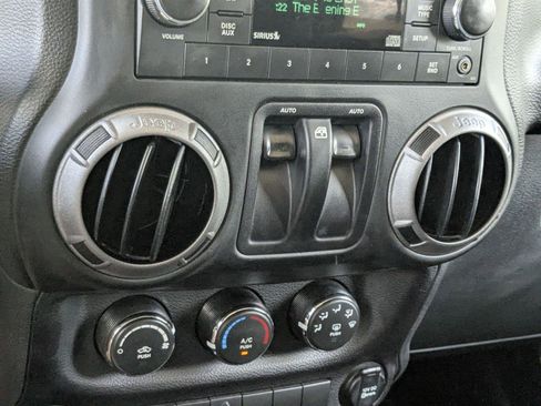 Used 2016 Jeep Wrangler Sport w/ Quick Order Package 24S AWD/4WD image 15