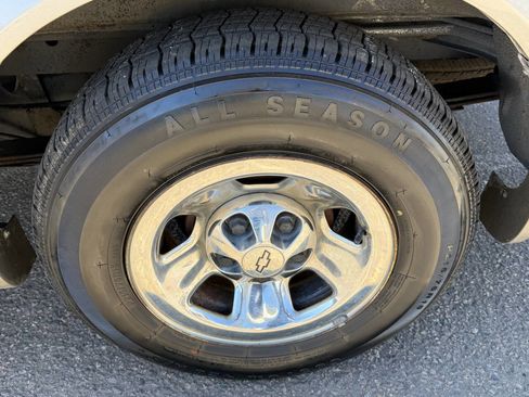 Used 2001 Chevrolet Astro Passenger AWD image 12