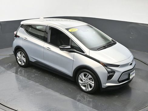 Used 2023 Chevrolet Bolt LT FWD image 3