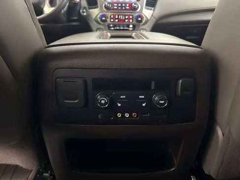Used 2015 GMC Yukon XL Denali w/ Touring Package AWD/4WD image 18