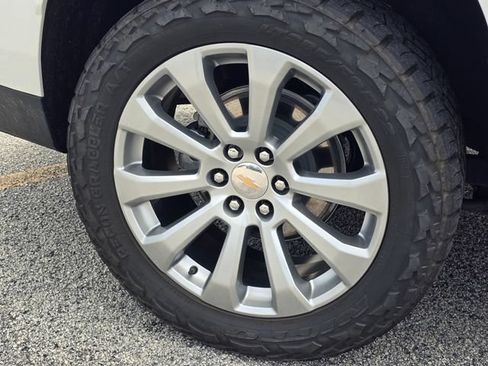 Used 2025 Chevrolet Tahoe Premier AWD/4WD image 10