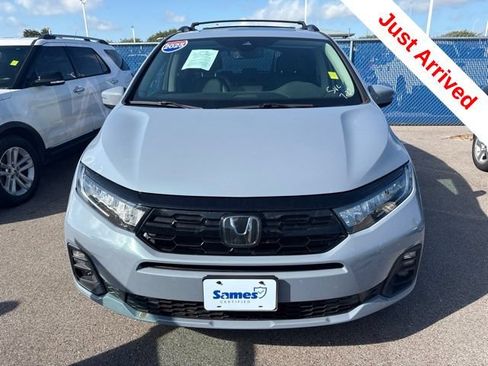 Used 2025 Honda Odyssey Touring image 3