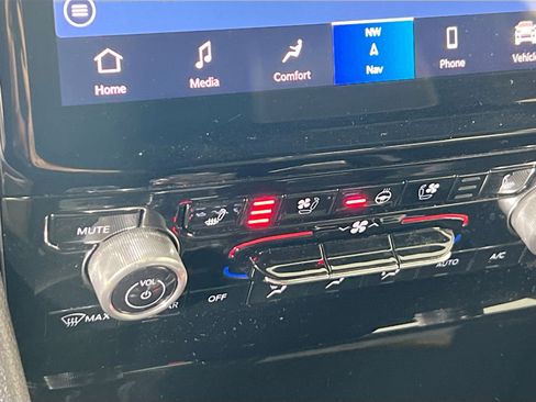 Used 2022 Jeep Grand Cherokee Overland w/ Luxury Tech Group IV image 20