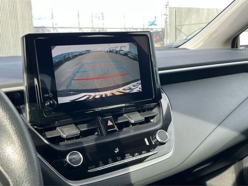 Used 2025 Toyota Corolla LE image 21