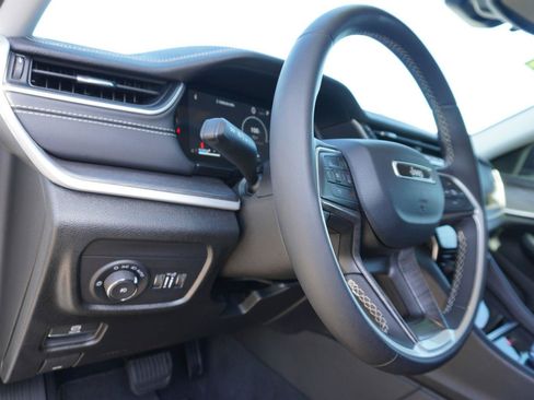Used 2024 Jeep Grand Cherokee Limited RWD image 31