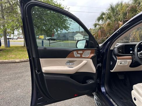 Used 2022 Mercedes-Benz GLS 450 4MATIC image 13