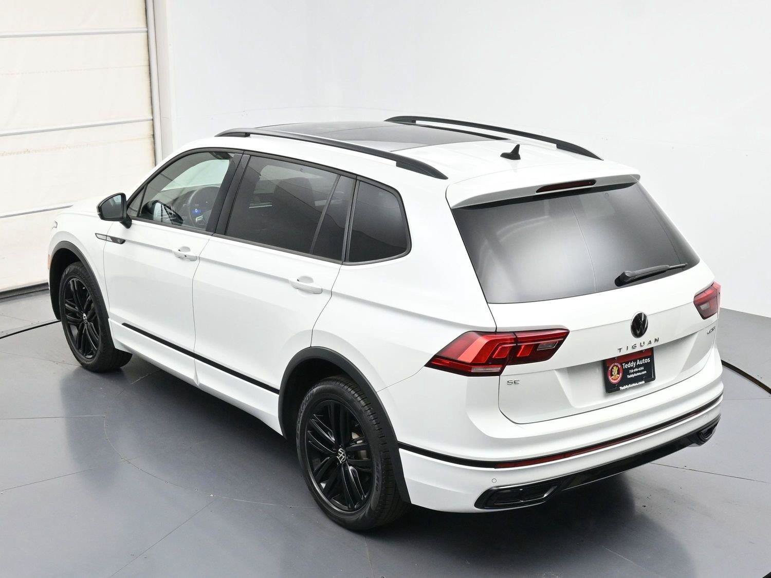 Used 2022 Volkswagen Tiguan SE R-Line AWD/4WD image 33