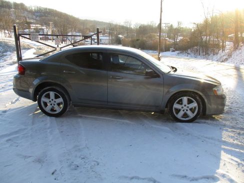 Used 2013 Dodge Avenger SE image 4