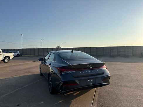 Used 2025 Hyundai Elantra SEL FWD image 15
