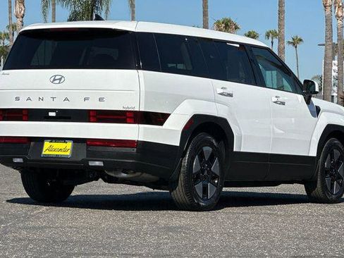 Certified 2026 Hyundai Santa Fe SE FWD image 4