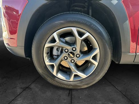 Used 2025 Chevrolet Trax LT w/ Driver Confidence Package image 14