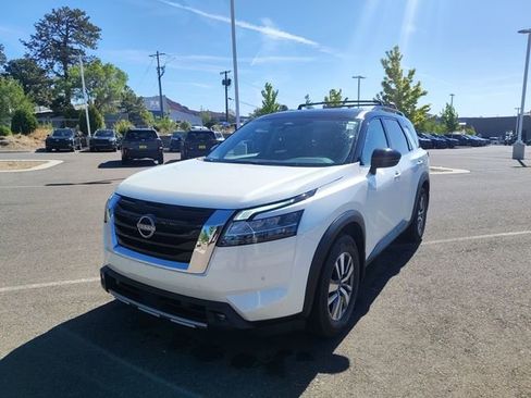 Used 2022 Nissan Pathfinder SL AWD/4WD image 7