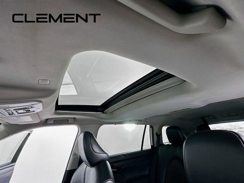 Used 2022 Toyota Highlander XLE image 26