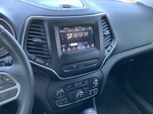 Used 2019 Jeep Cherokee Latitude Plus image 21