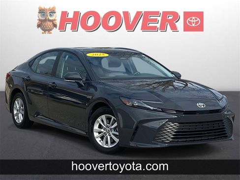 Used 2025 Toyota Camry LE image 1