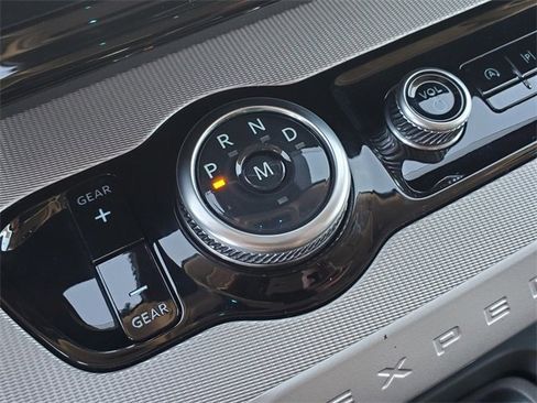 Certified 2025 Ford Expedition Active image 11