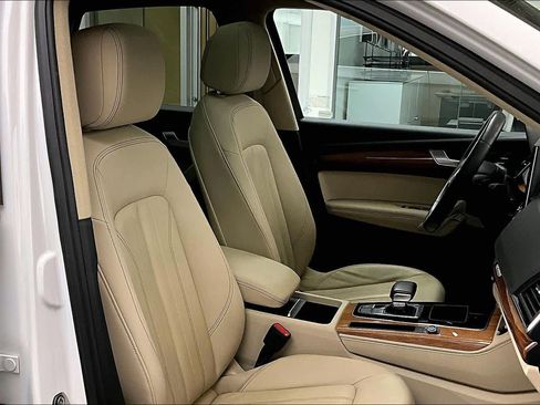 Used 2021 Audi Q5 Premium Plus w/ Premium Plus Package image 8