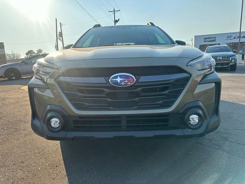 Used 2025 Subaru Outback Premium image 11