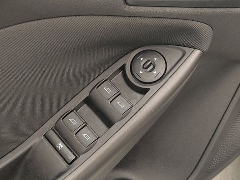Used 2015 Ford Focus SE w/ Equipment Group 201A FWD image 27
