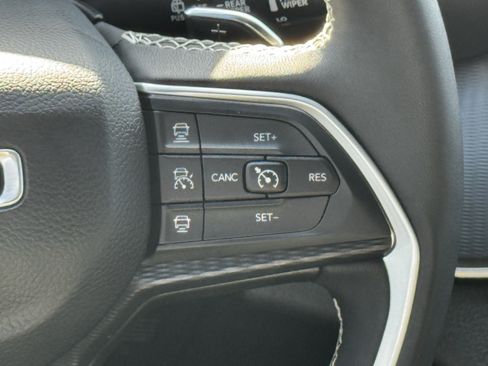 Used 2025 Jeep Grand Cherokee L Altitude RWD image 14