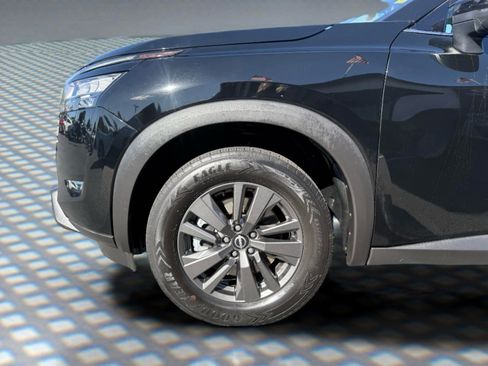 Used 2022 Nissan Pathfinder SV AWD/4WD image 11