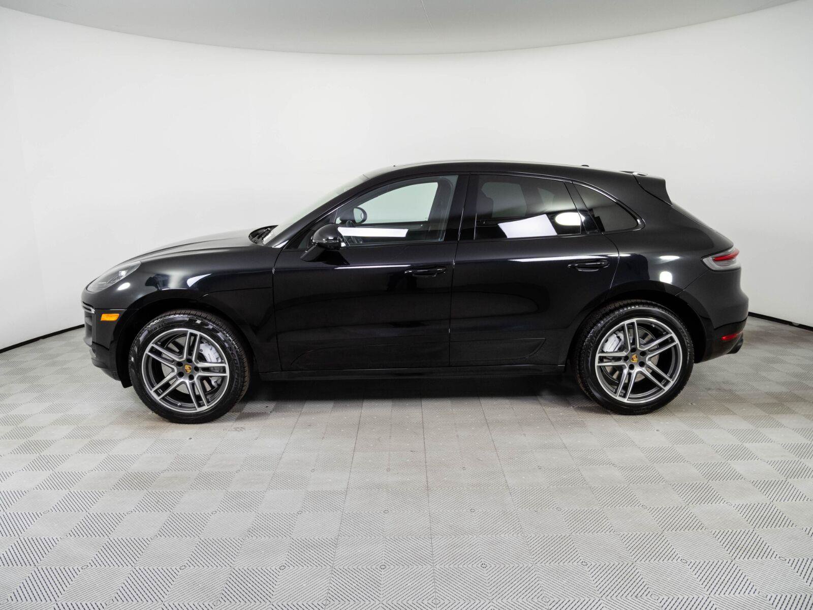 Used 2021 Porsche Macan Turbo AWD/4WD image 2