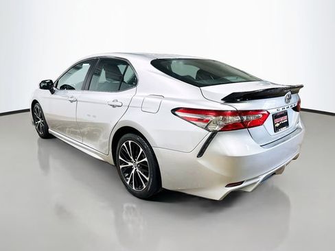 Used 2018 Toyota Camry SE FWD image 9
