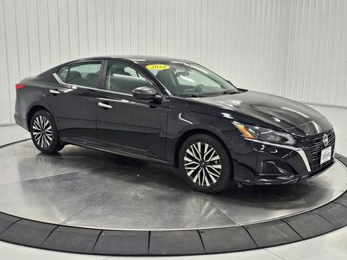 Used 2024 Nissan Altima 2.5 SV FWD image 8