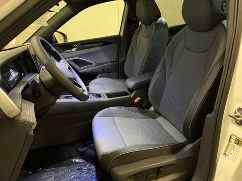 New 2026 Volkswagen Tiguan SE R-Line AWD/4WD image 11