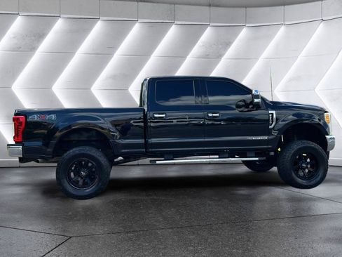 Used 2017 Ford F250 Lariat w/ Lariat Ultimate Package AWD/4WD image 8