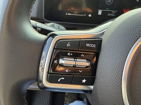 Used 2025 Kia Carnival image 10