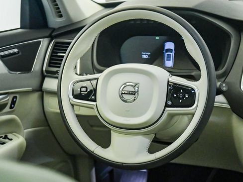 Certified 2025 Volvo XC90 B5 Core w/ Climate Package AWD/4WD image 13