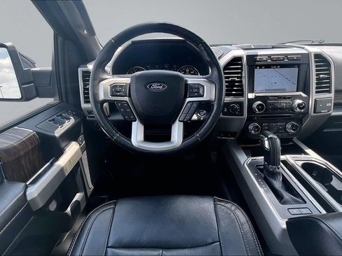 Used 2018 Ford F150 Lariat w/ Equipment Group 502A Luxury AWD/4WD image 5