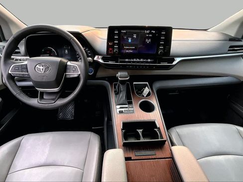Certified 2023 Toyota Sienna XLE AWD/4WD image 15