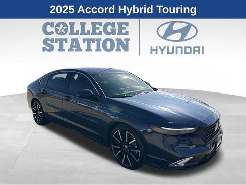 Used 2025 Honda Accord Touring image 2