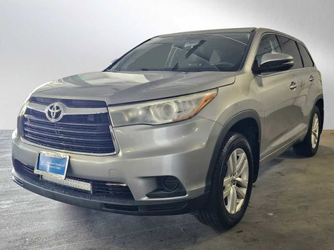 Used 2015 Toyota Highlander LE image 7