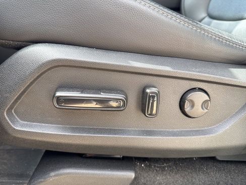Used 2025 Honda Pilot EX-L image 11