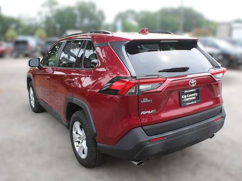 Used 2019 Toyota RAV4 XLE FWD image 12